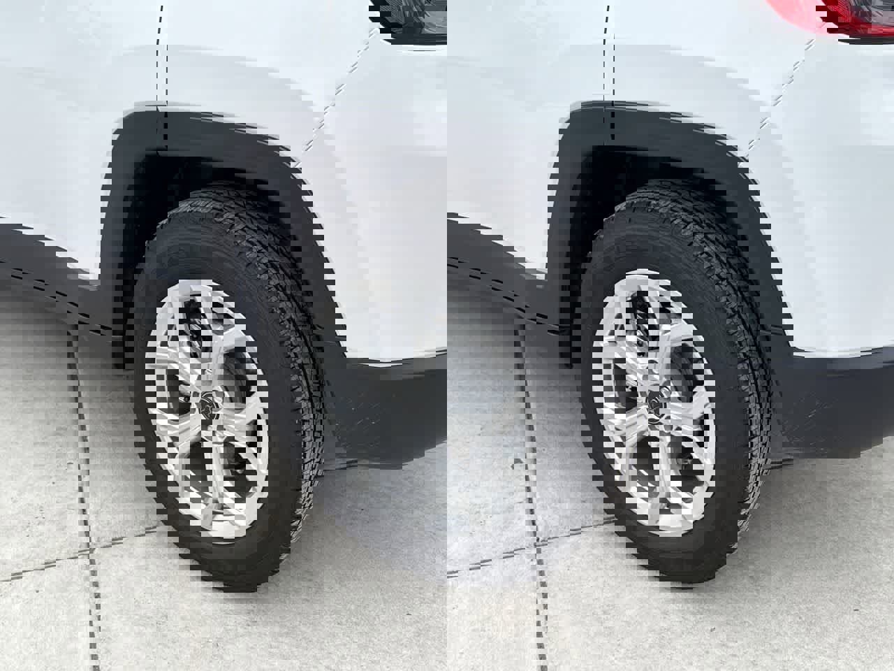 Used 2025 Jeep Compass Sport image 8