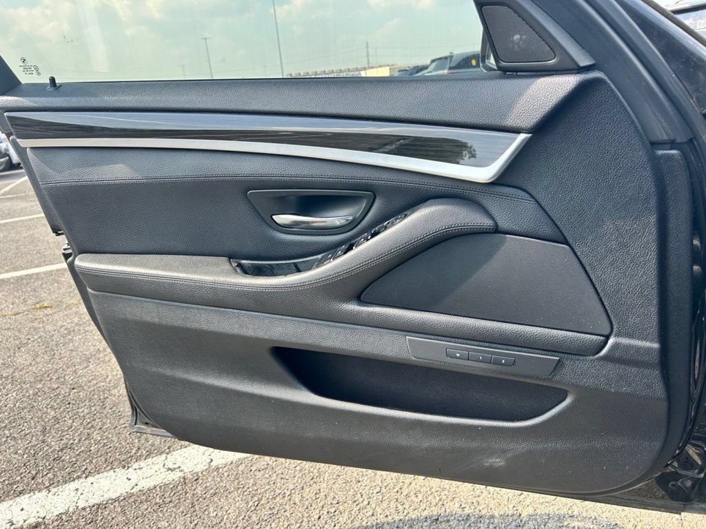 Used 2012 BMW 550i xDrive Sedan AWD/4WD image 18