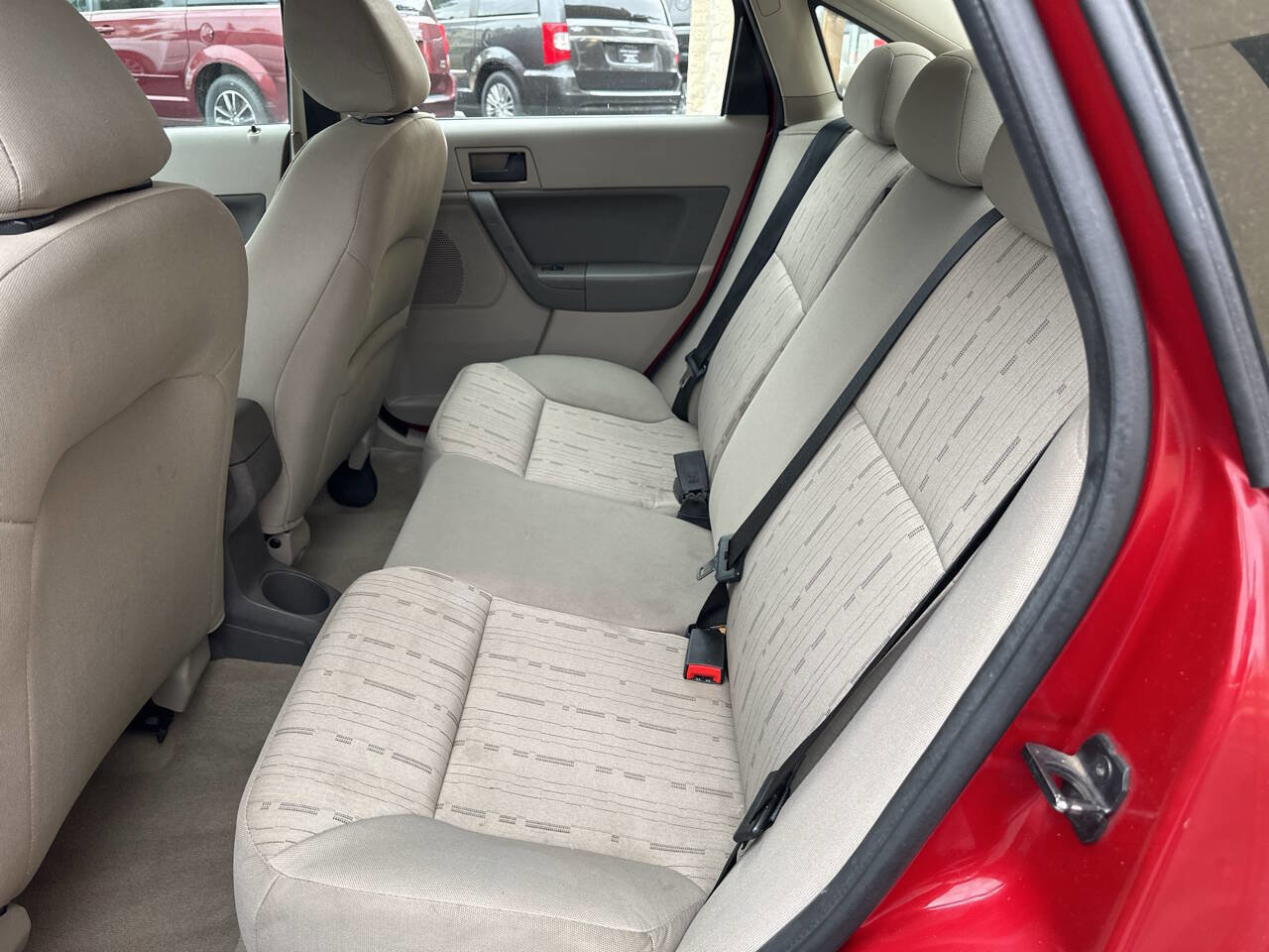 Used 2010 Ford Focus SE image 8