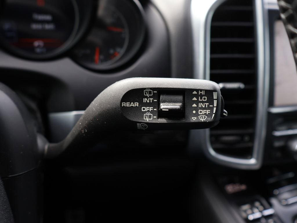 Used 2014 Porsche Cayenne S image 37