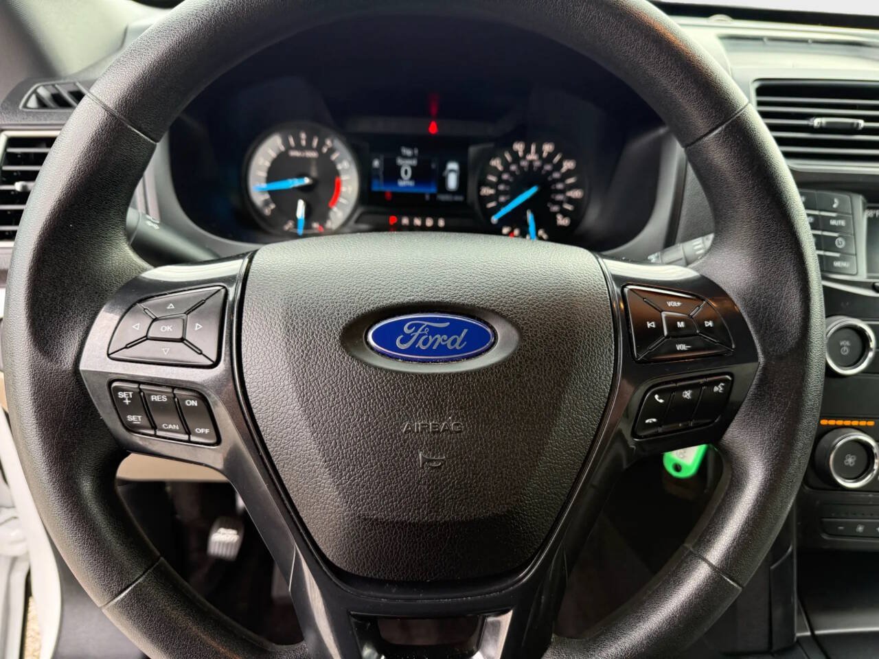 Used 2018 Ford Explorer 4WD w/ Class II Trailer Tow Package image 16