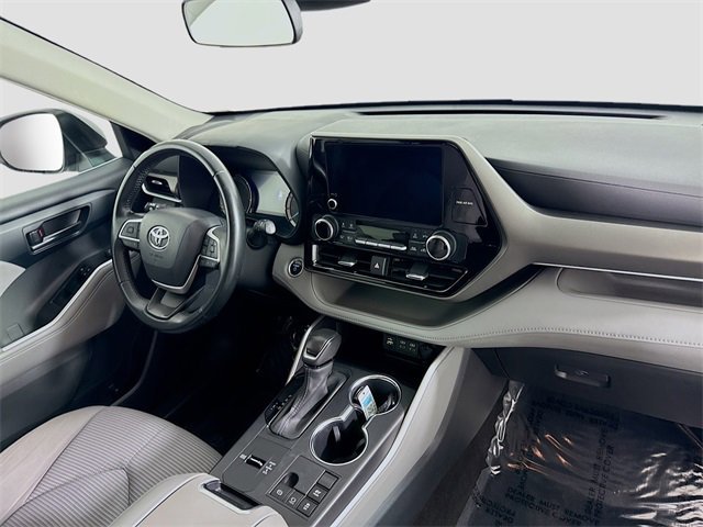 Certified 2023 Toyota Highlander LE image 28