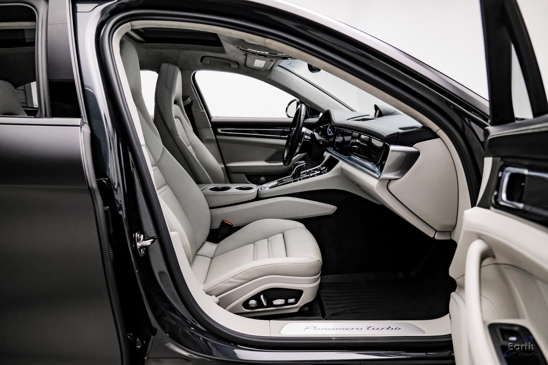 Used 2018 Porsche Panamera Turbo Sport Turismo image 44