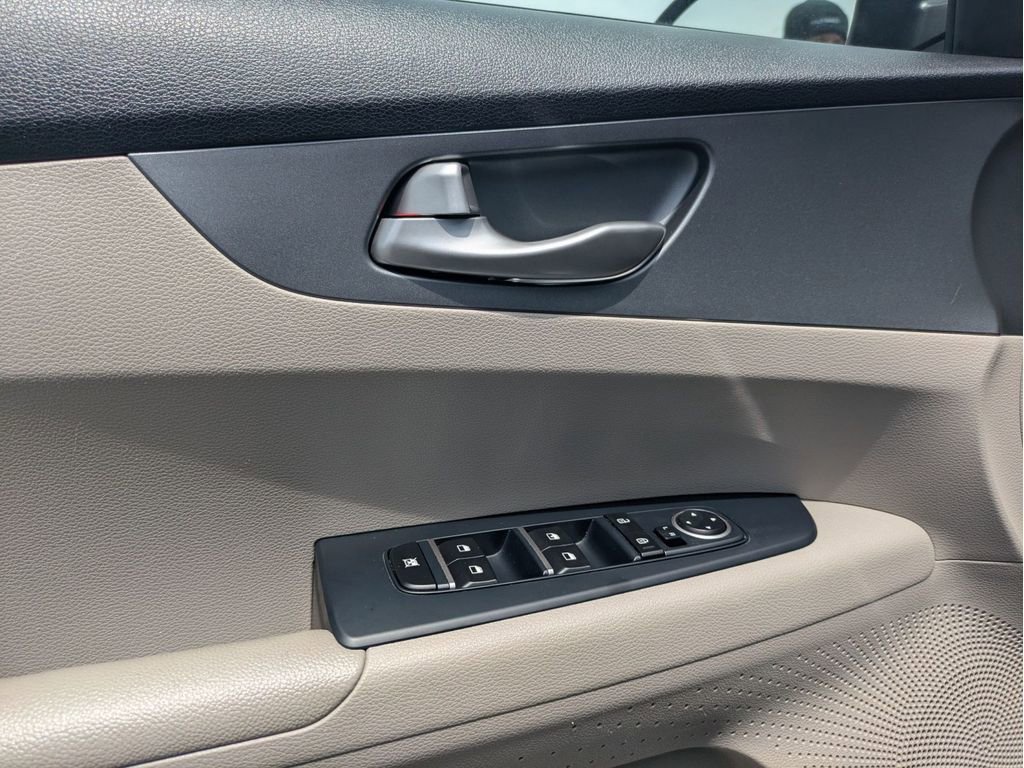 Used 2020 Kia Forte LXS FWD image 14