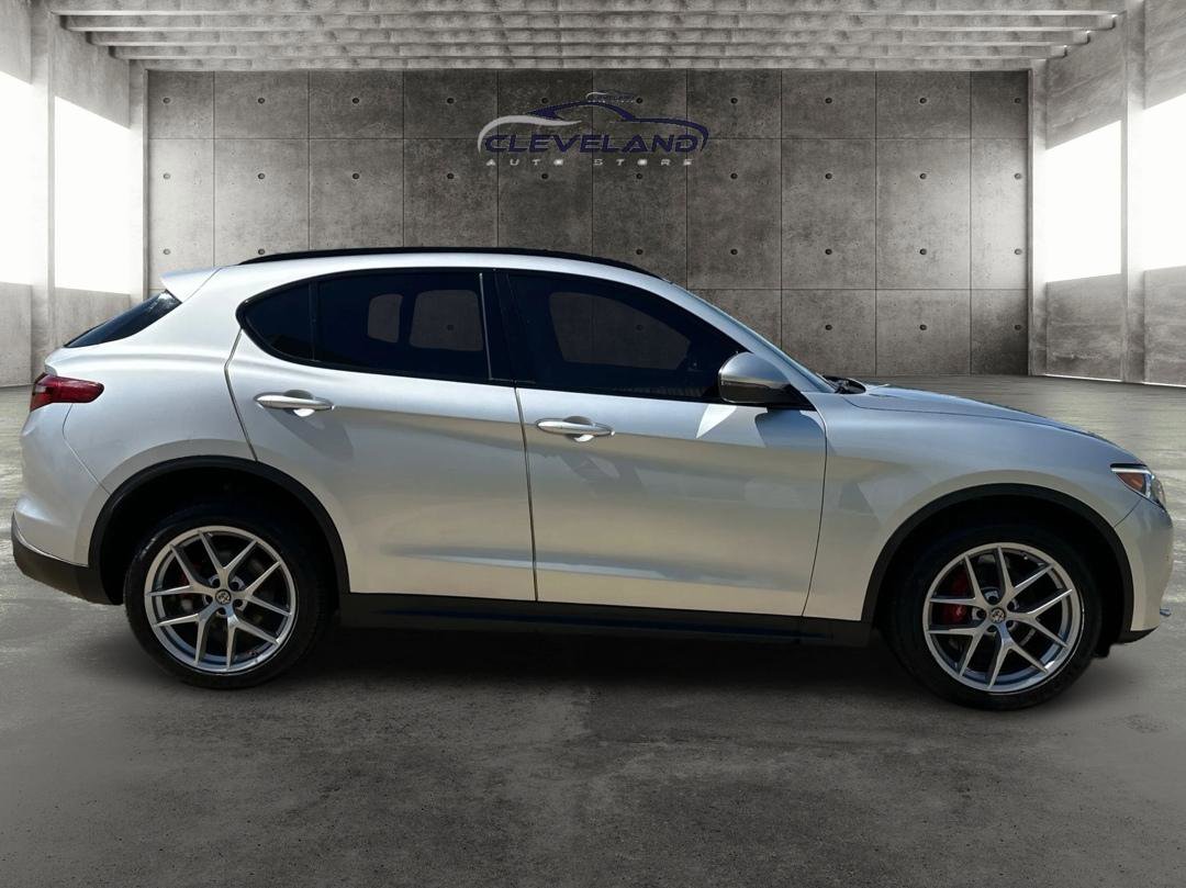 Used 2018 Alfa Romeo Stelvio Ti Sport AWD/4WD image 2