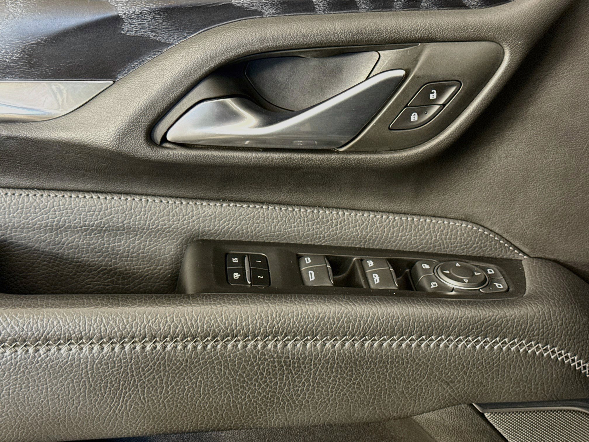 Used 2022 GMC Yukon Denali AWD/4WD image 20