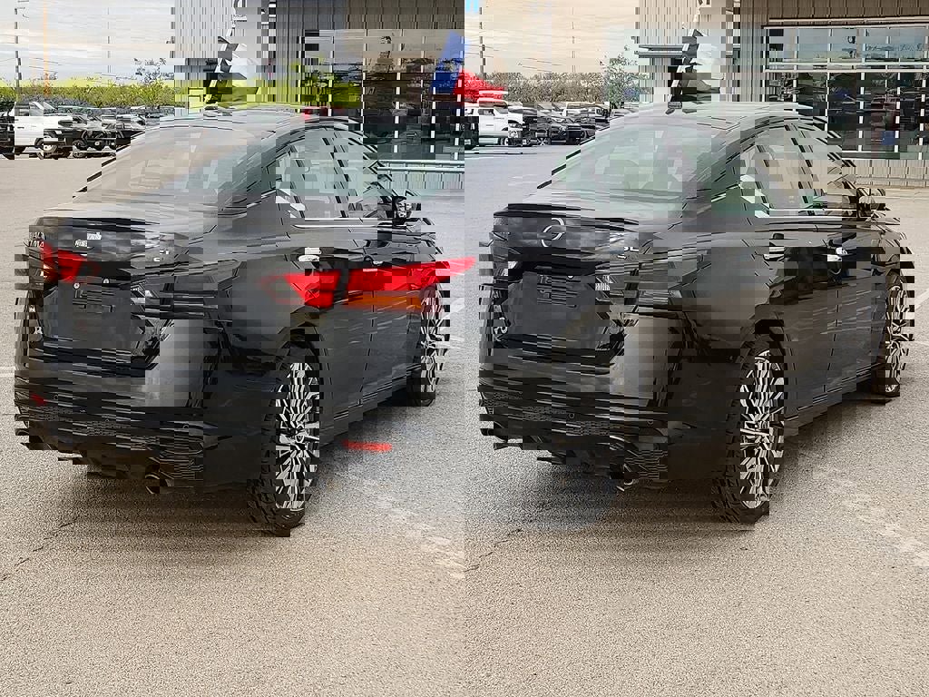 Used 2023 Nissan Altima 2.5 SL image 4