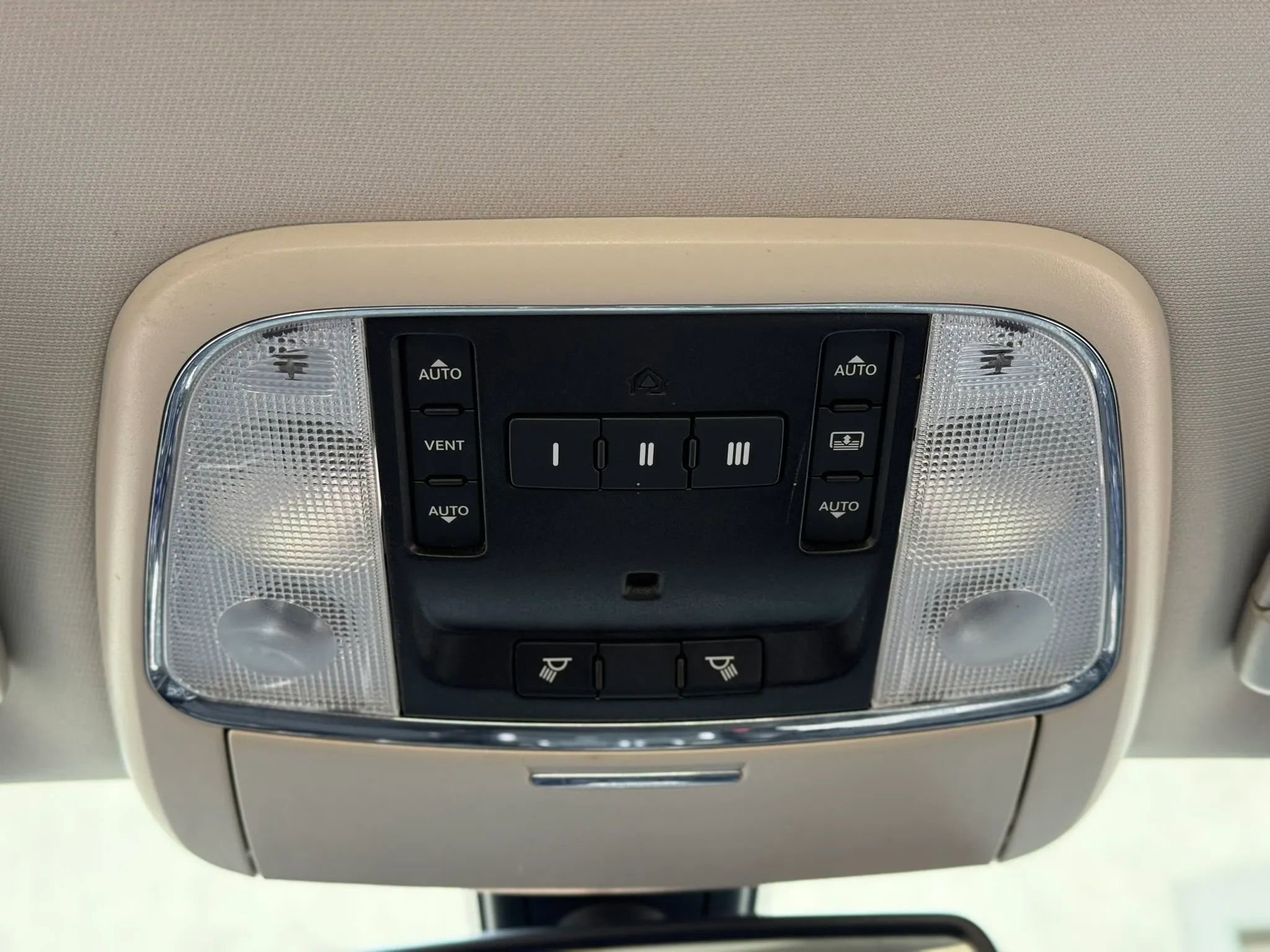 Used 2020 Chrysler 300 Limited image 27