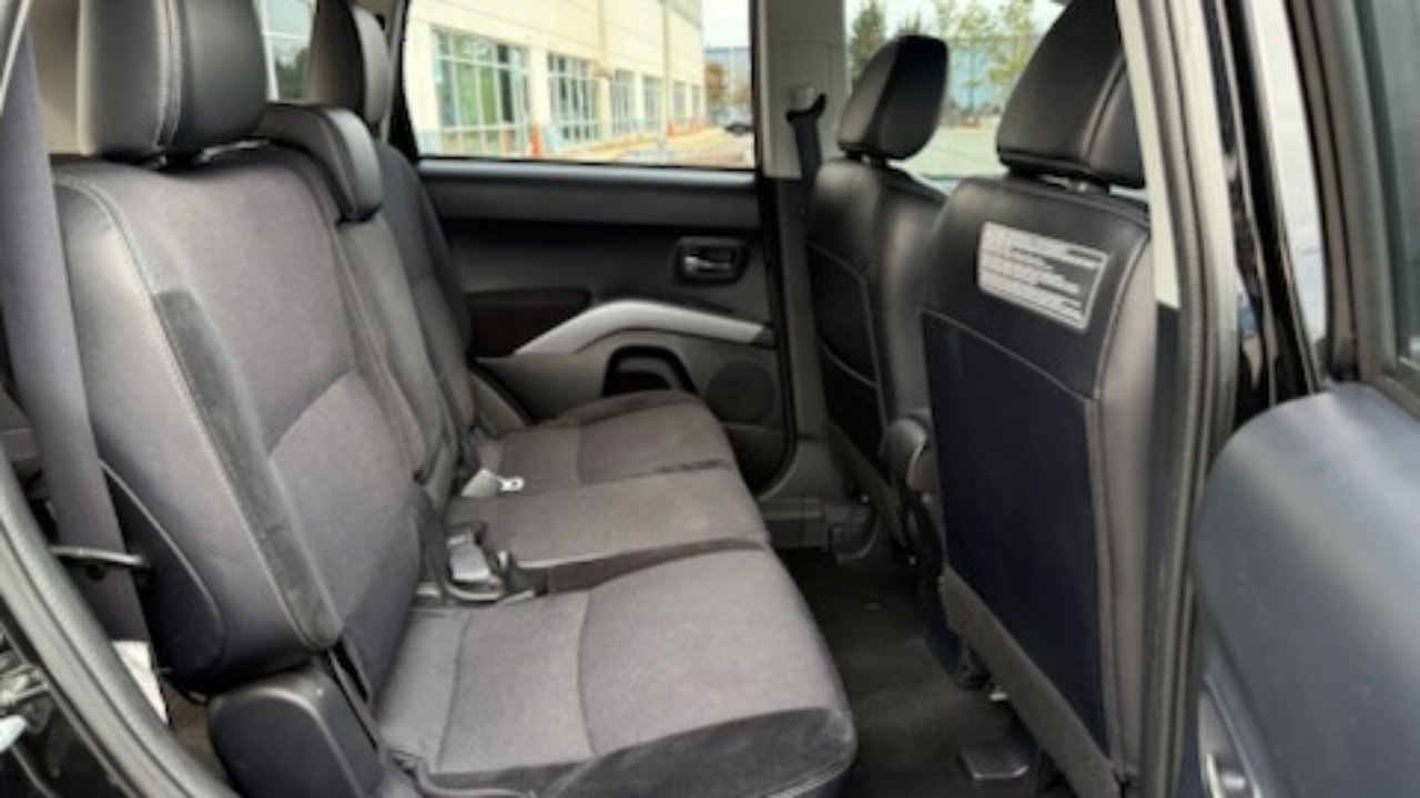 Used 2012 Mitsubishi Outlander SE image 15