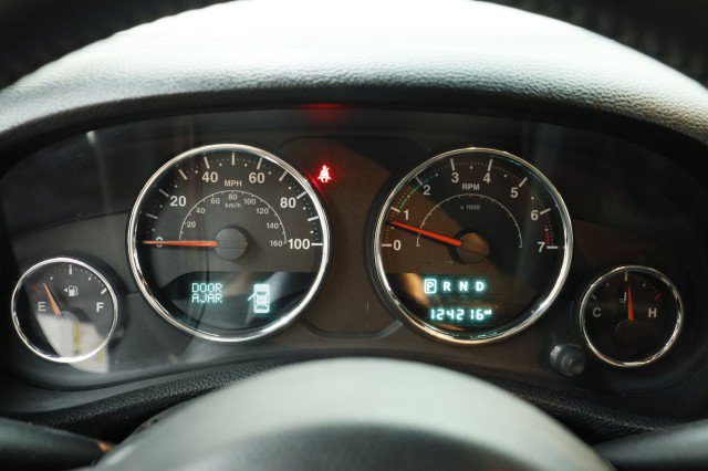 Used 2017 Jeep Wrangler Unlimited Sahara AWD/4WD image 14