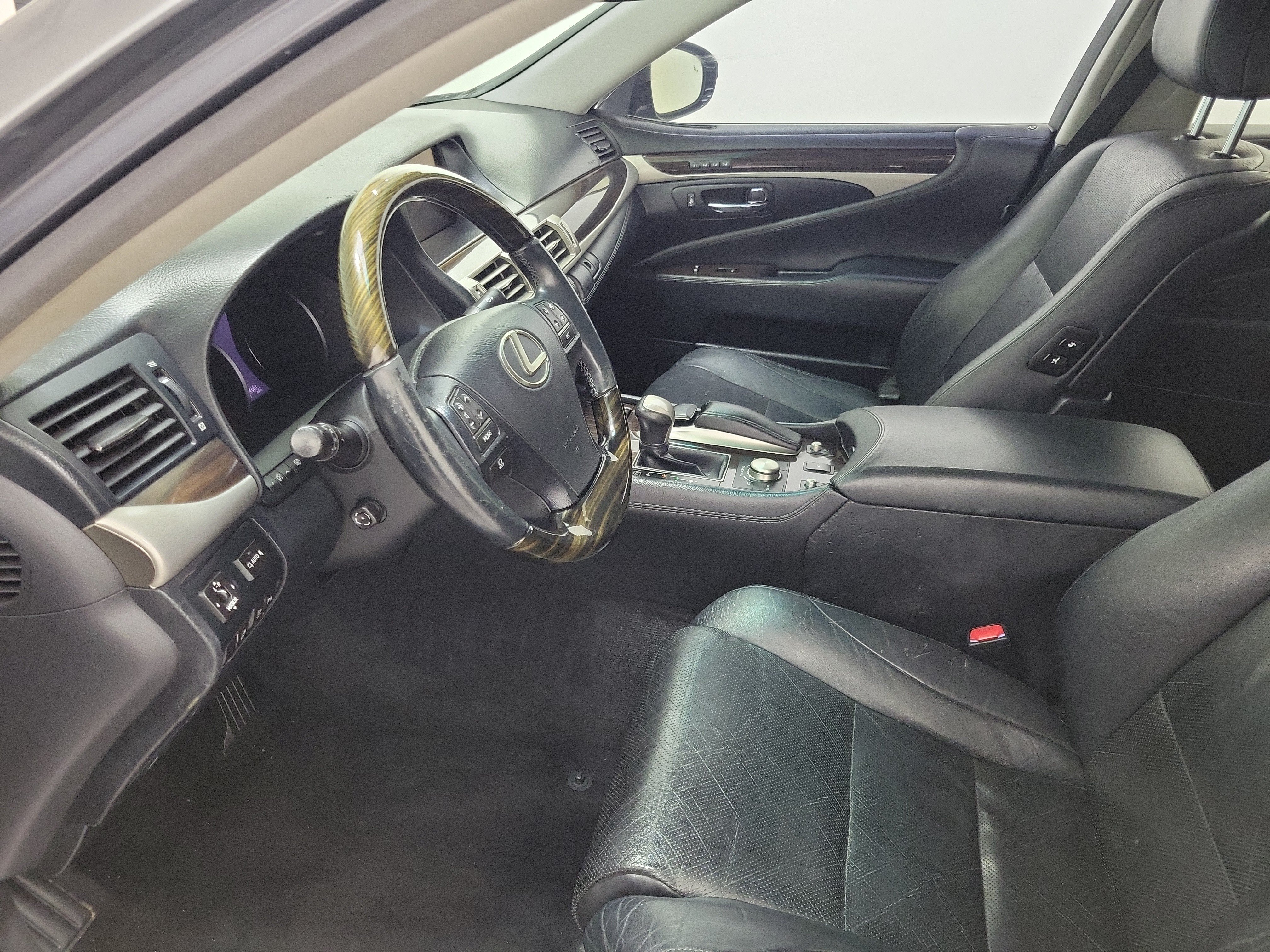 Used 2013 Lexus LS 460 w/ Comfort Pkg RWD image 14