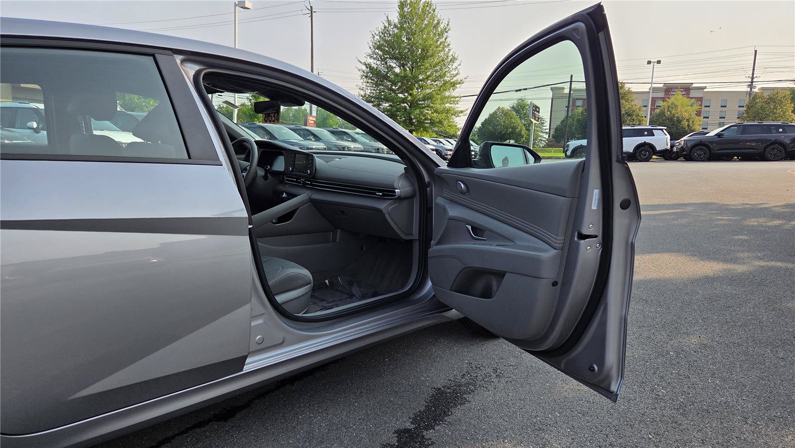Used 2025 Hyundai Elantra Sport w/ Cargo Package FWD image 27