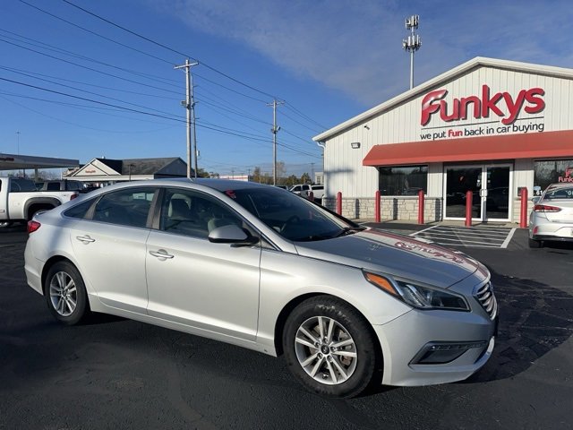 Used 2015 Hyundai Sonata SE w/ Option Group 09