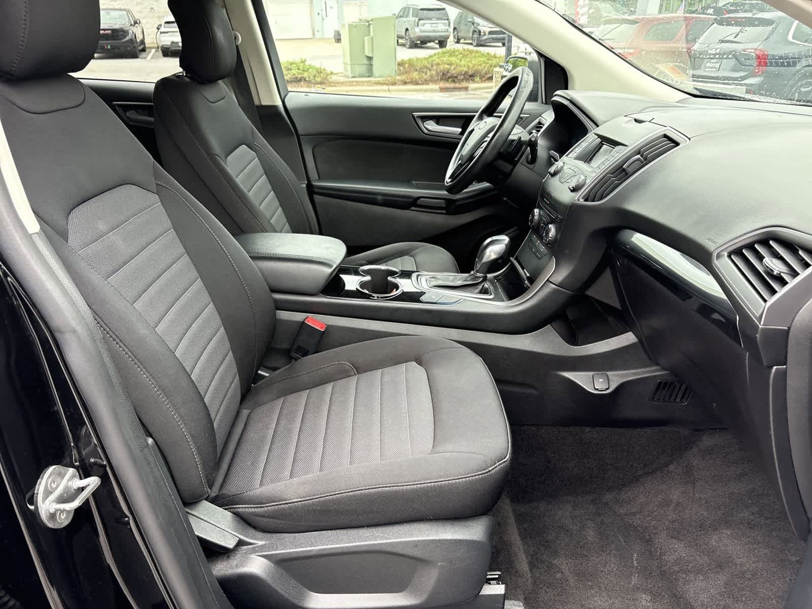 Used 2018 Ford Edge SE FWD image 26