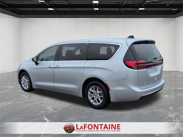 Certified 2024 Chrysler Pacifica Touring-L image 3