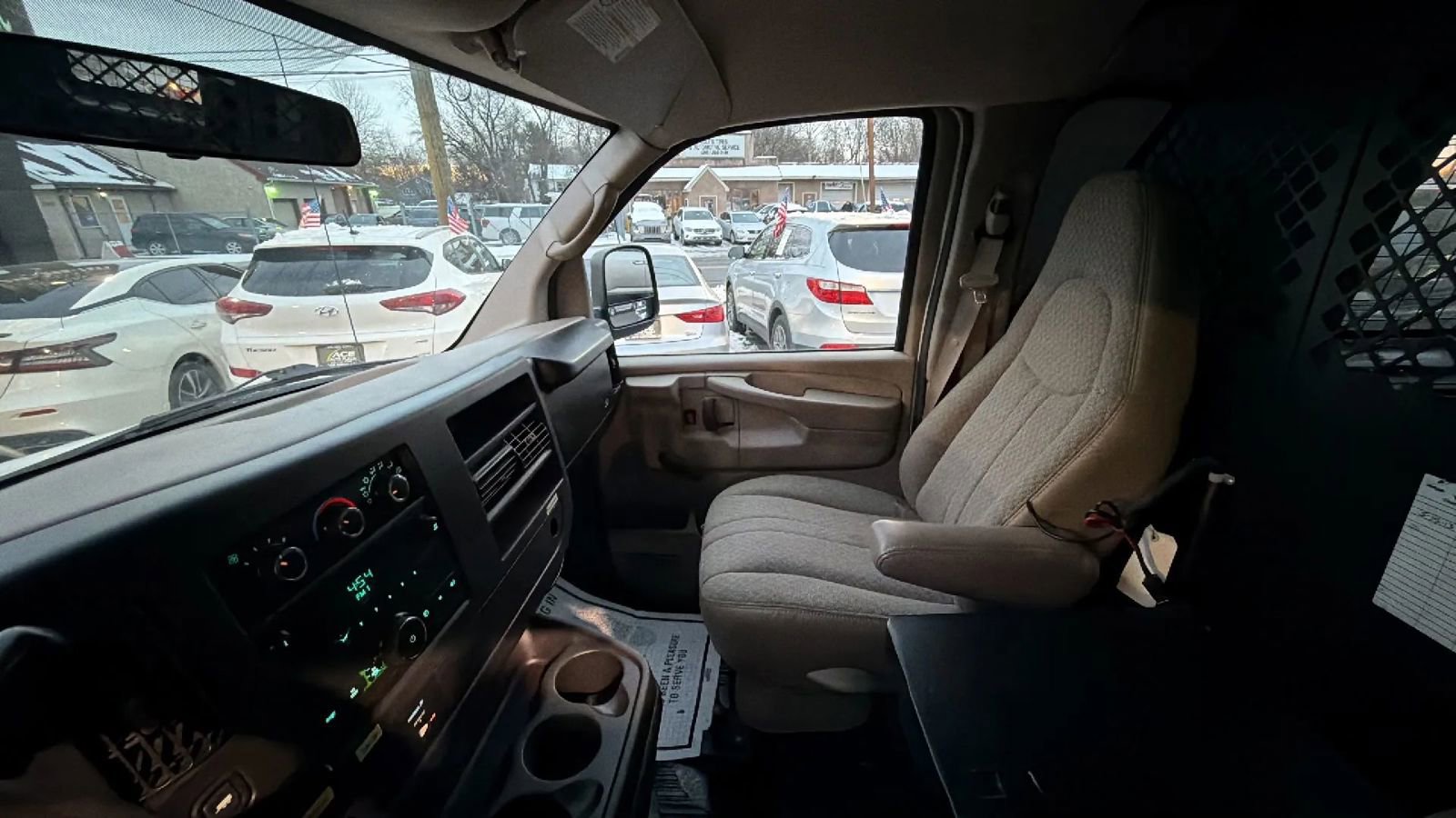 Used 2009 Chevrolet Express 2500 Van 3D image 19