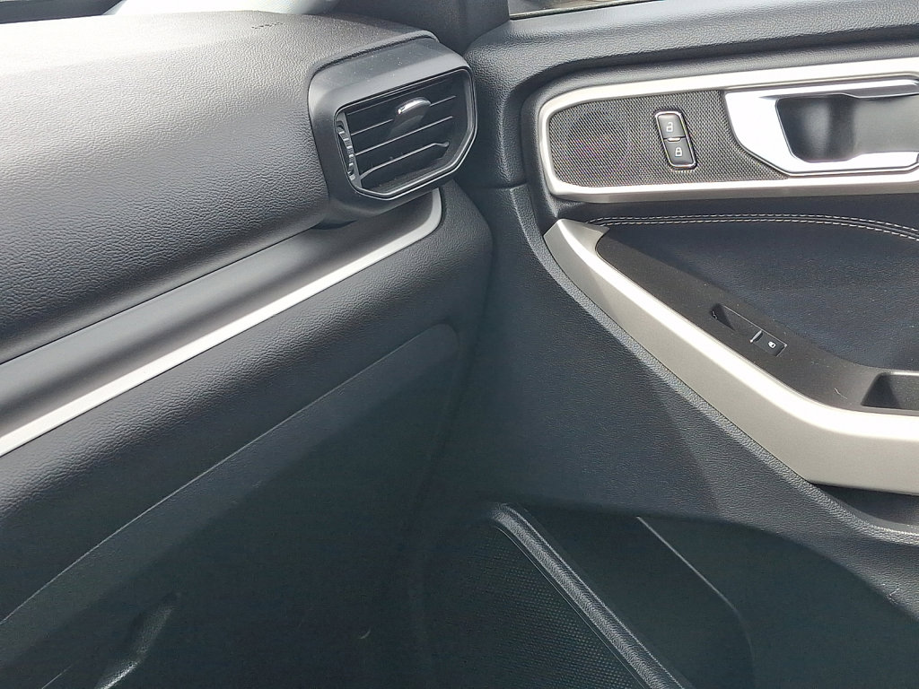 Used 2022 Ford Explorer XLT image 31