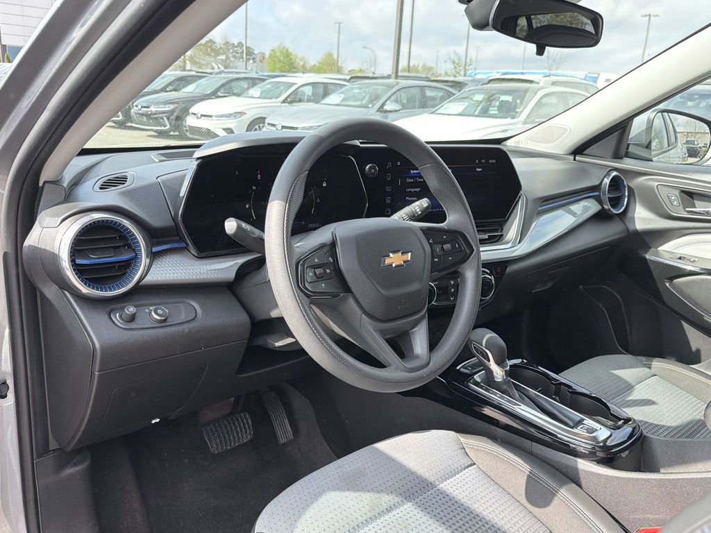 Used 2025 Chevrolet Trax LT image 10