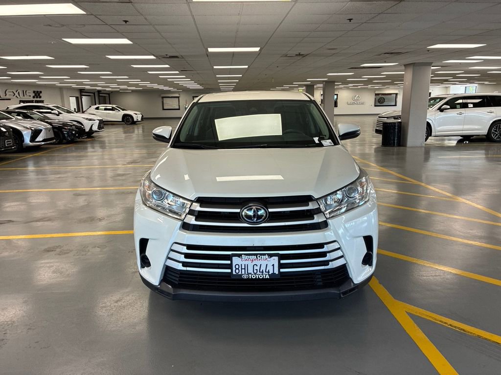 Used 2019 Toyota Highlander LE image 2