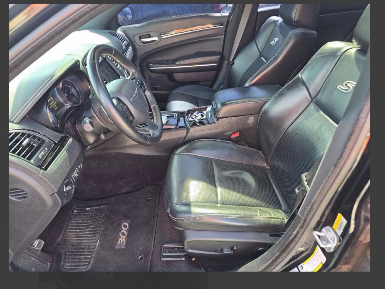 Used 2017 Chrysler 300 S w/ 300S Premium Group RWD image 5