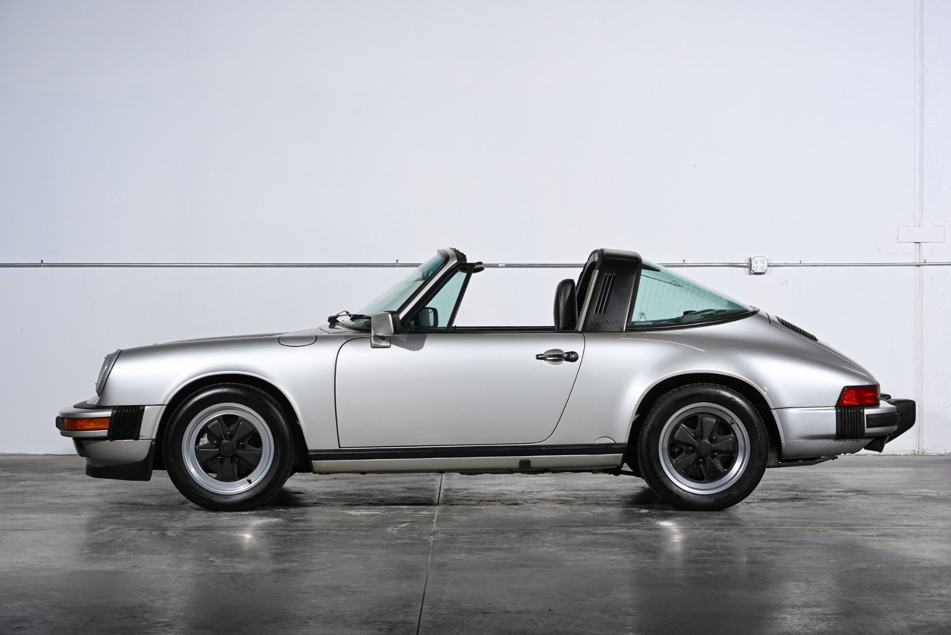 Used 1988 Porsche 911 Carrera RWD image 12
