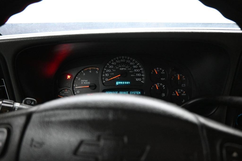Used 2005 Chevrolet Silverado 2500 LT w/ Heavy-Duty Power Package AWD/4WD image 16
