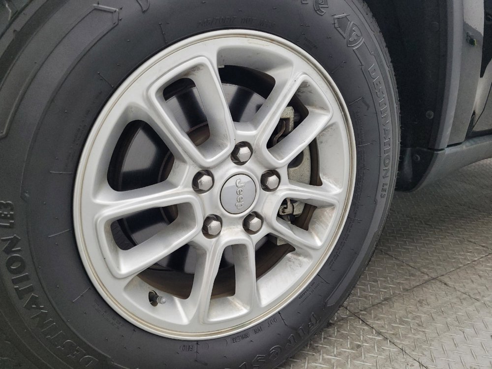 Used 2018 Jeep Grand Cherokee Laredo image 31