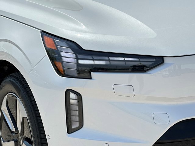 New 2025 Volvo EX90 Plus image 3