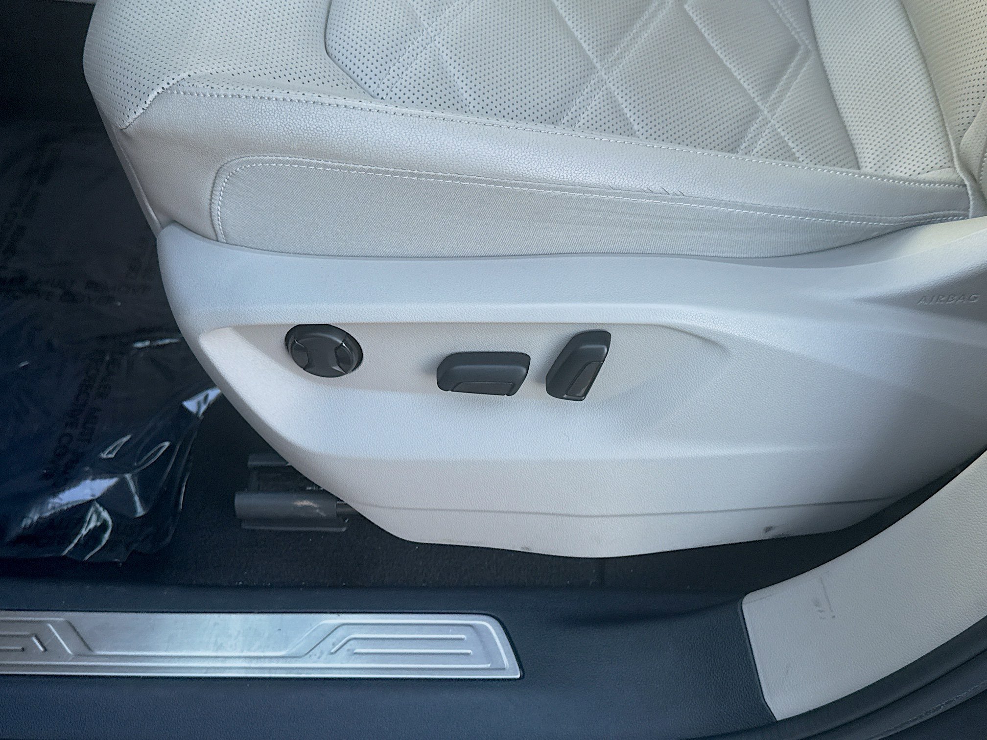 Used 2024 Volkswagen Atlas SE image 17