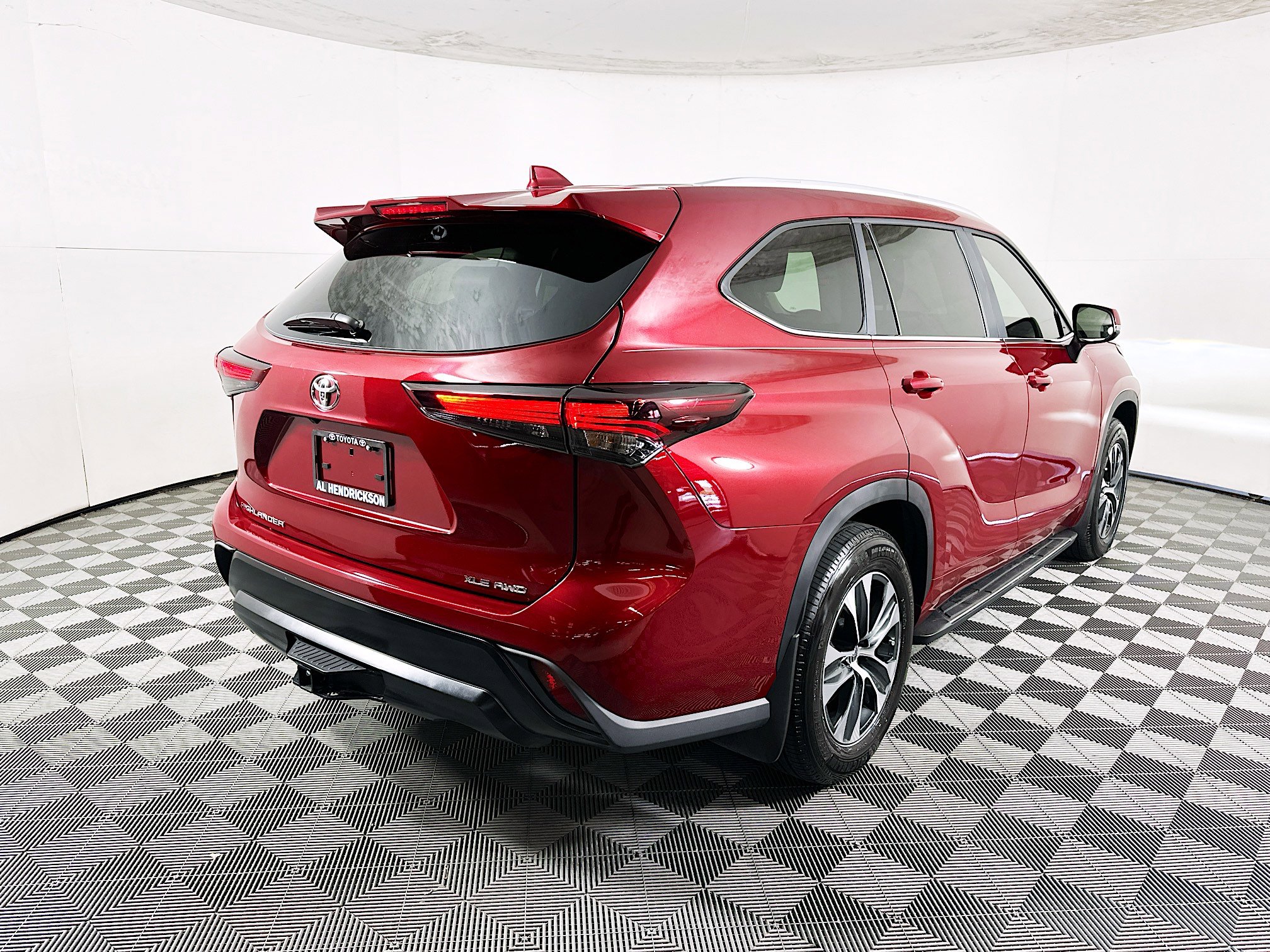 Used 2026 Toyota Highlander XLE image 3