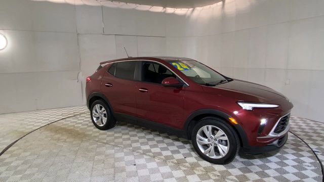 Used 2024 Buick Encore GX Preferred w/ Comfort Package image 2