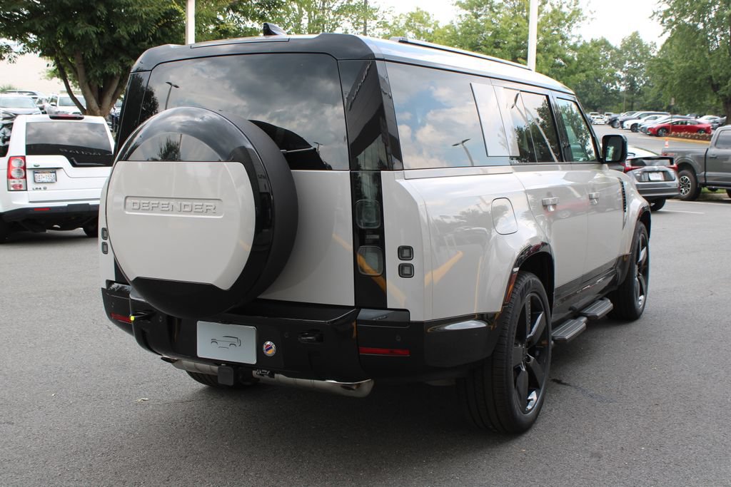 New 2026 Land Rover Defender 130 X-Dynamic SE AWD/4WD image 4