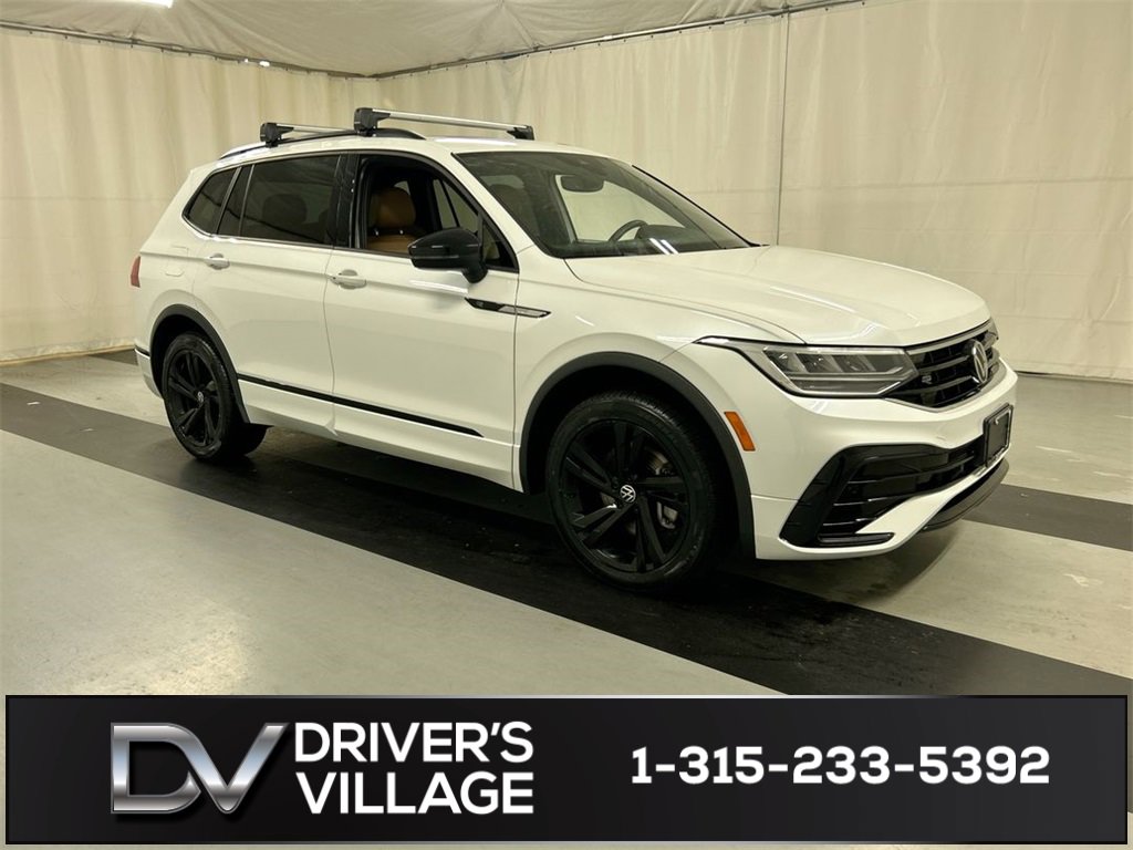 Used 2023 Volkswagen Tiguan SE R-Line image 1