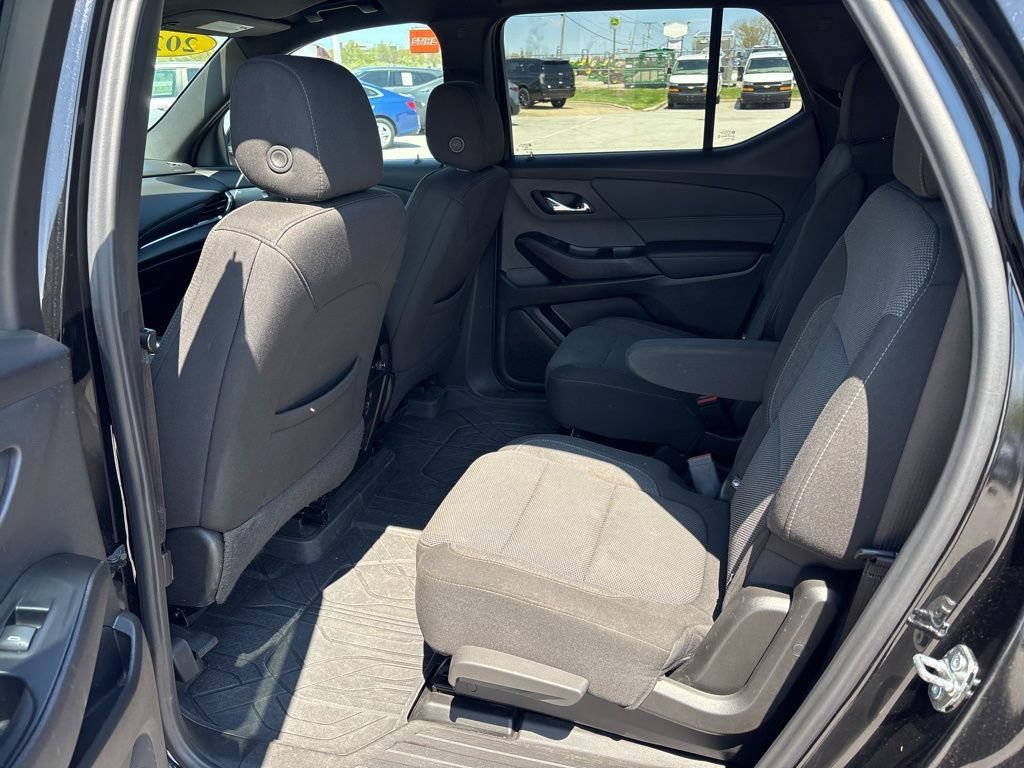 Used 2023 Chevrolet Traverse LT FWD image 17