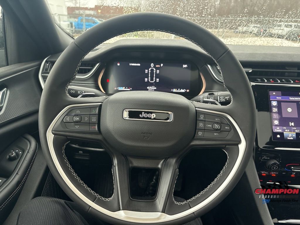 Used 2024 Jeep Grand Cherokee L Laredo image 17