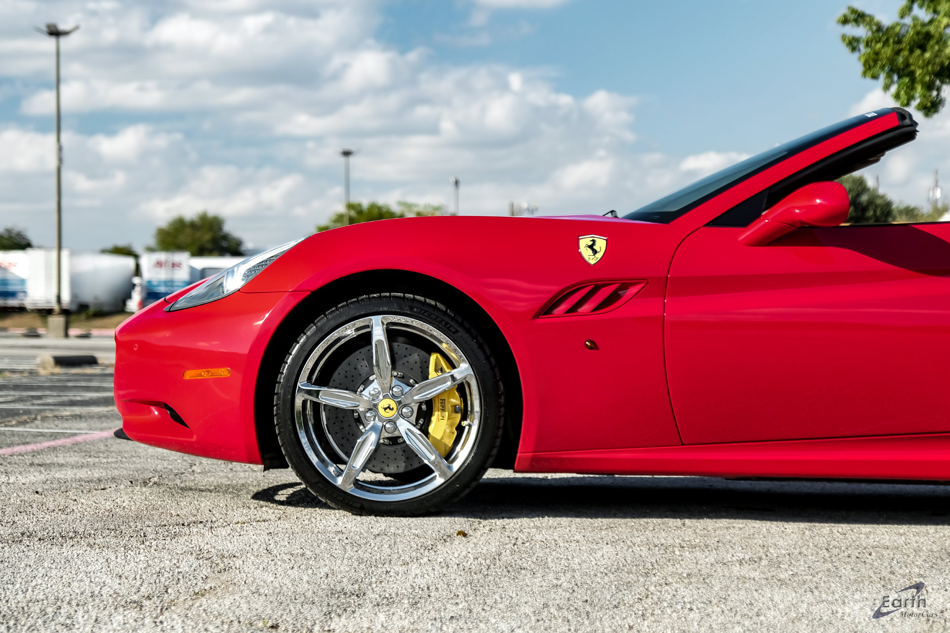 Used 2014 Ferrari California RWD image 9