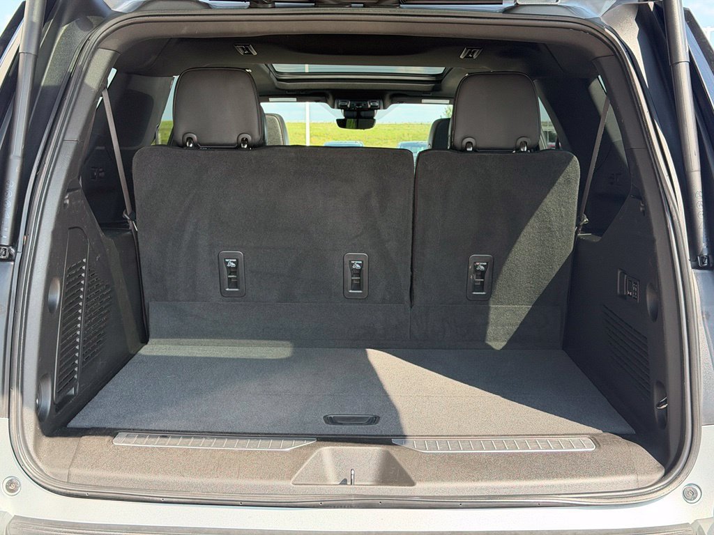 Used 2023 Chevrolet Suburban High Country w/ Max Trailering Package AWD/4WD image 9