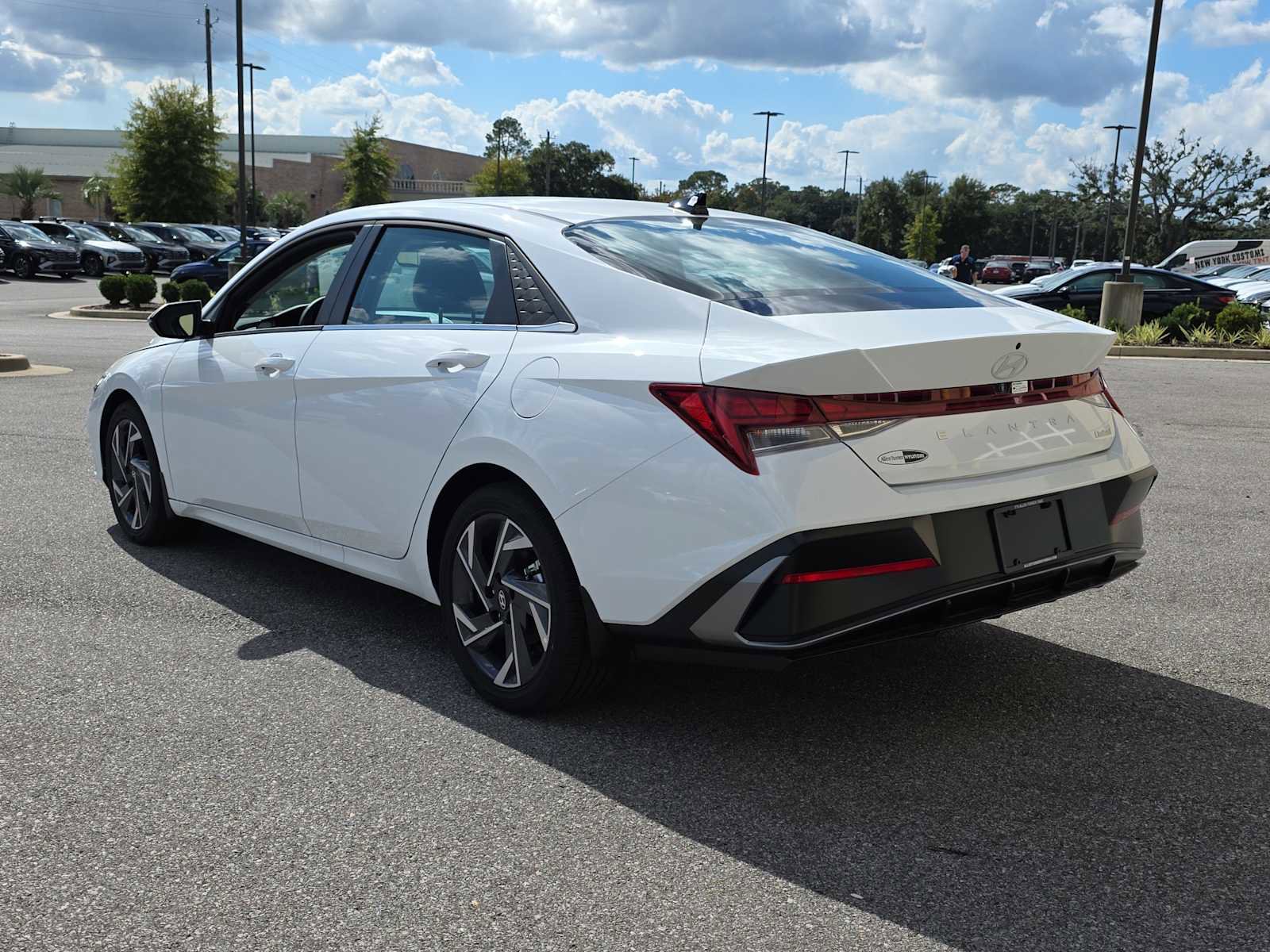 New 2025 Hyundai Elantra Limited image 5