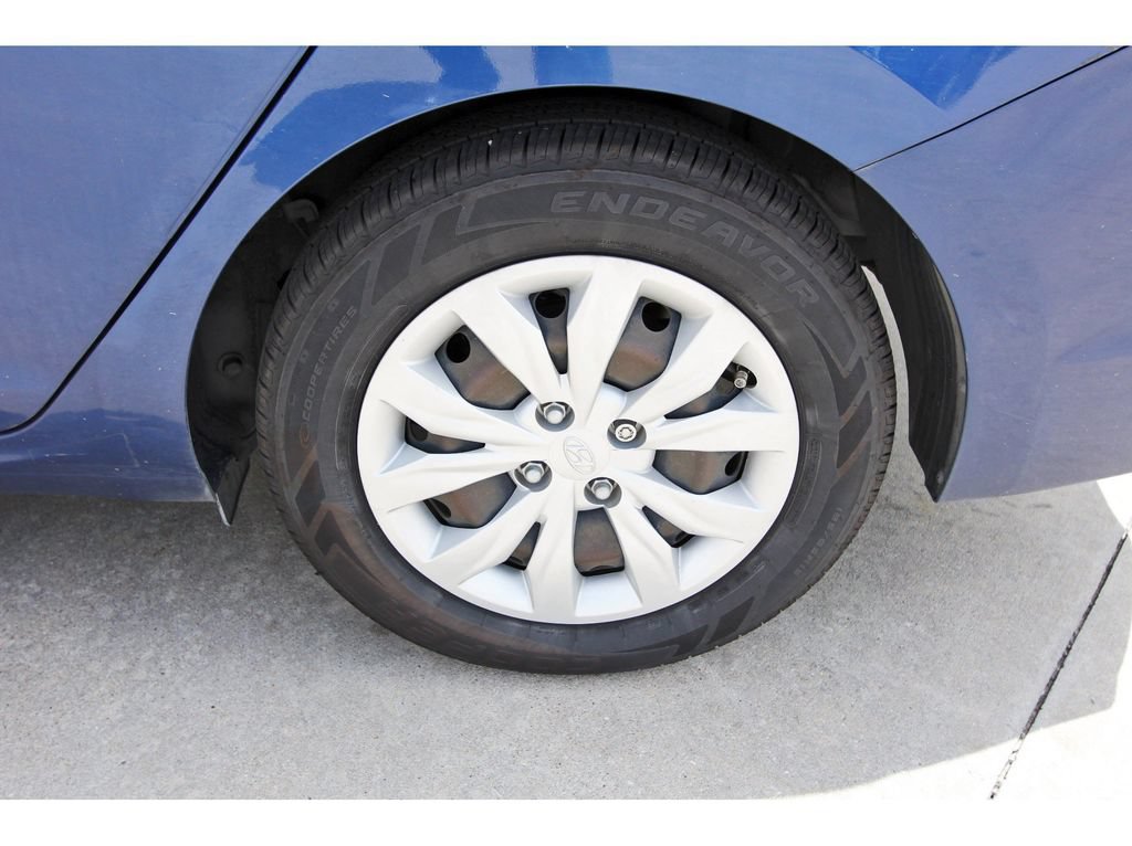 Used 2022 Hyundai Accent SE FWD image 12