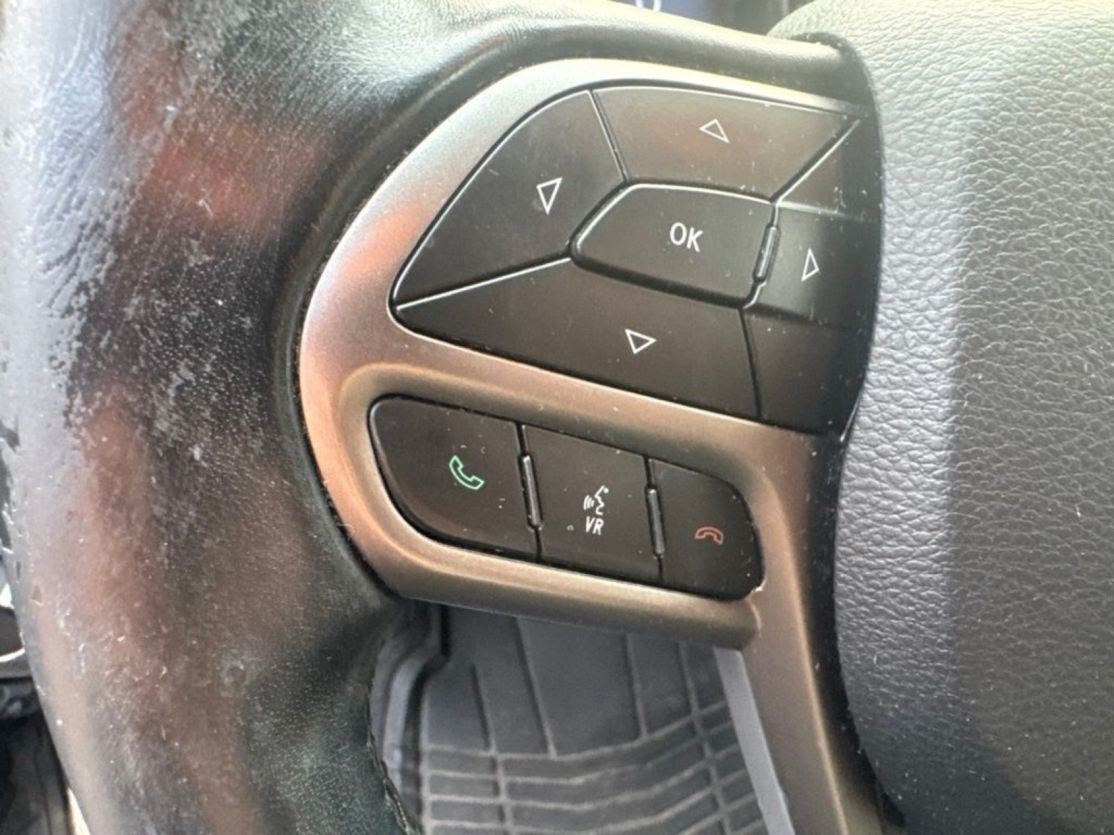 Used 2019 Jeep Cherokee Limited AWD/4WD image 16