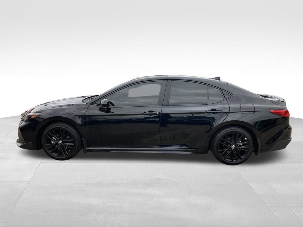 Used 2025 Toyota Camry SE image 2