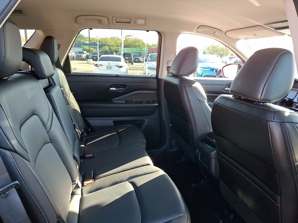 Used 2023 Nissan Pathfinder SL image 15