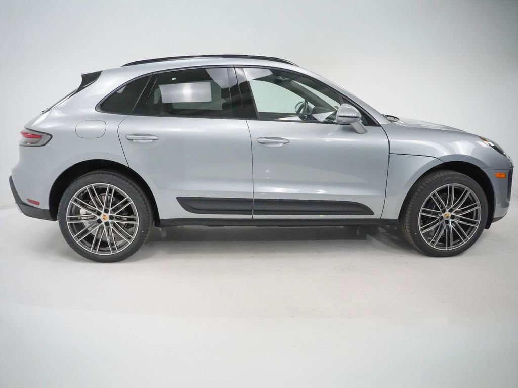 Used 2026 Porsche Macan image 9
