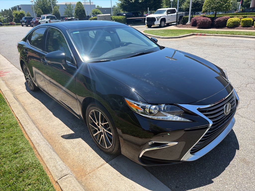 Used 2017 Lexus ES 350 w/ Luxury Package FWD image 11