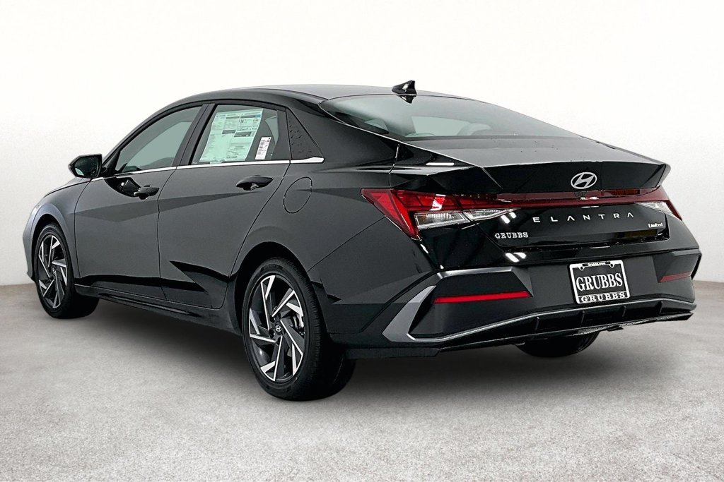 New 2026 Hyundai Elantra Limited FWD image 3