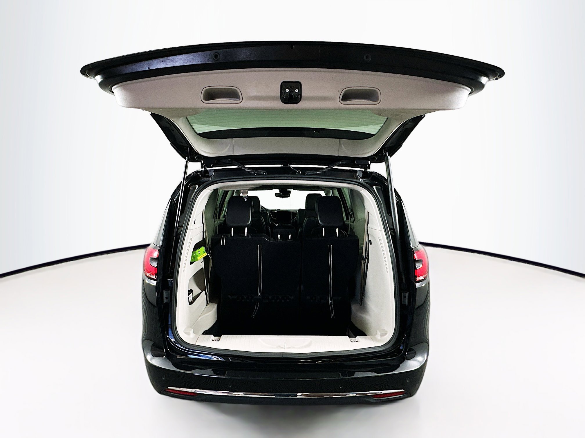 Used 2024 Chrysler Pacifica Touring-L image 29