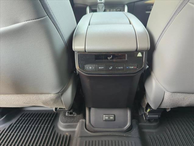 Certified 2025 Toyota Highlander XLE FWD image 23