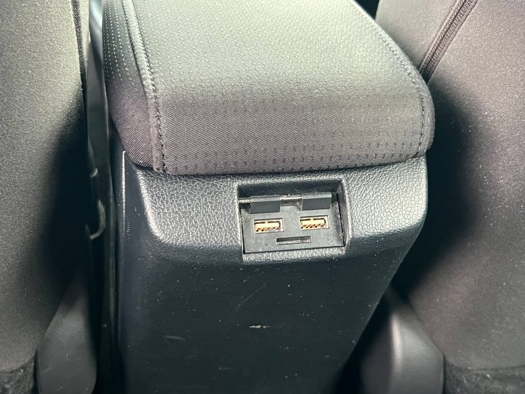 Used 2022 Toyota Prius L Eco FWD image 12