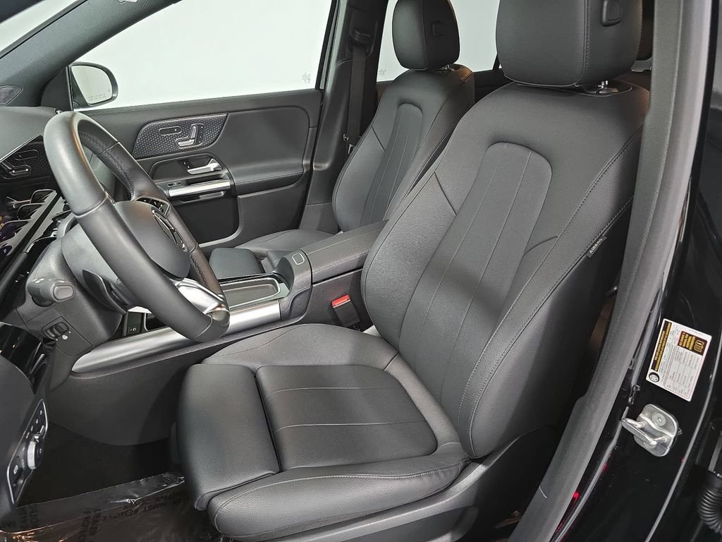 Used 2025 Mercedes-Benz GLA 250 4MATIC image 5