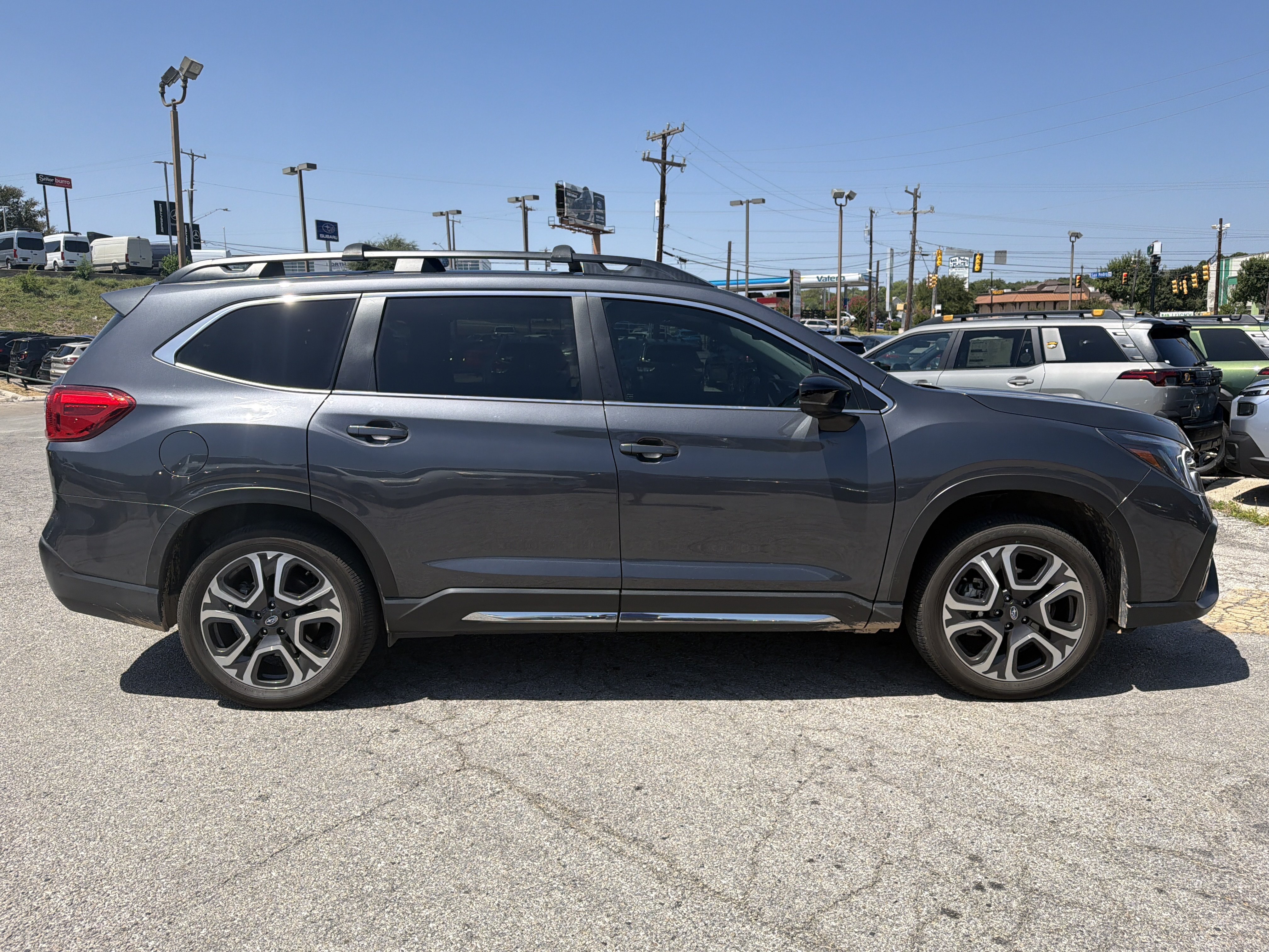 Used 2025 Subaru Ascent Limited AWD/4WD image 2